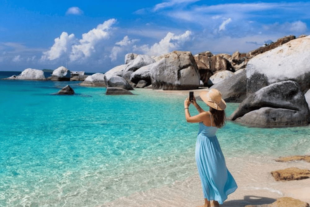 Các bãi tắm ở Cù Lao Xanh rất yên bình, thoáng mát với làn nước biển trong vắt